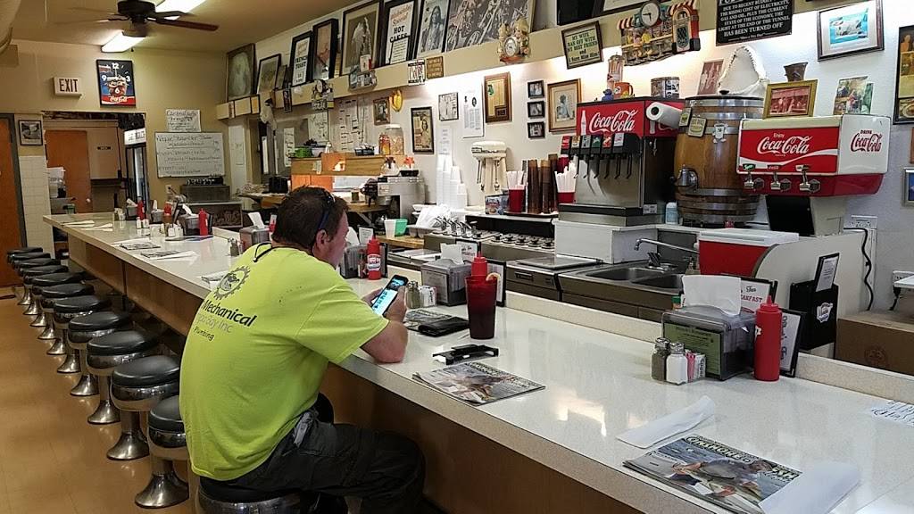 Munchs Restaurant | restaurant | 3920 6th St S, St. Petersburg, FL 33705, USA | 7278965972 OR +1 727-896-5972