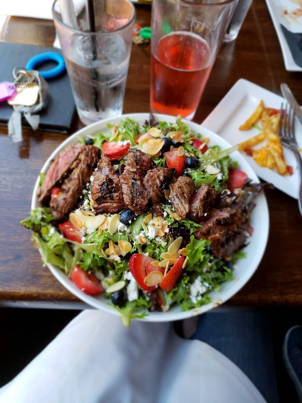 Rockafellas | restaurant | 231 Essex St, Salem, MA 01970, USA | 9787452411 OR +1 978-745-2411