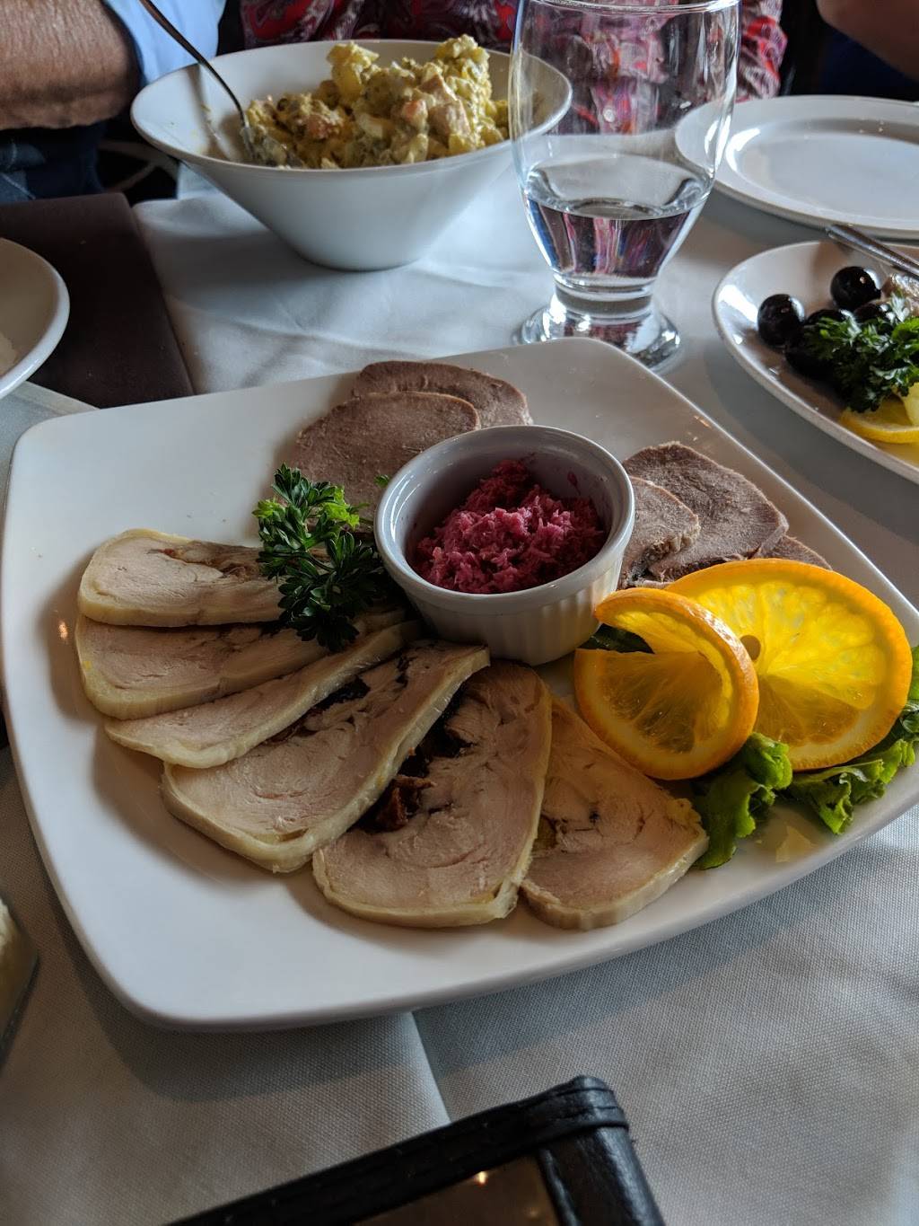 A Yiddishe Mame | restaurant | 1416 Centre St, Thornhill, ON L4J 8A1, Canada | 9055977709 OR +1 905-597-7709