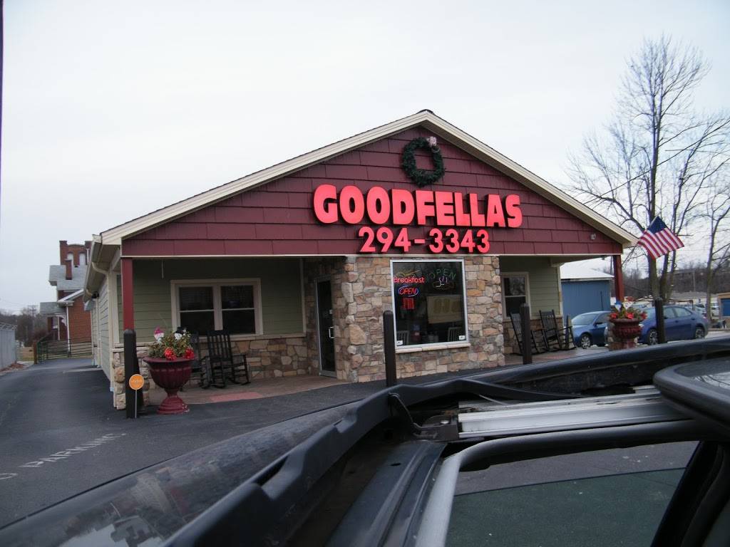 Goodfellas Pizza | restaurant | 103 Colonels Way, Henryville, IN 47126, USA | 8122943343 OR +1 812-294-3343