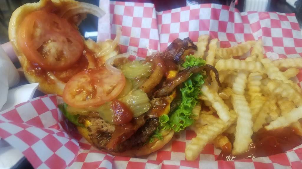 Trojan Tavern | restaurant | 167 Main St, Springfield, NE 68059, USA | 4022532333 OR +1 402-253-2333