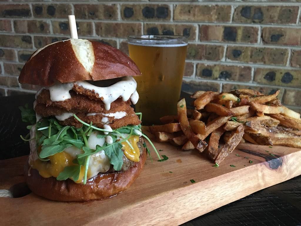 Main Street Pub | restaurant | 204 W Main St, St. Charles, IL 60174, USA | 6307975870 OR +1 630-797-5870