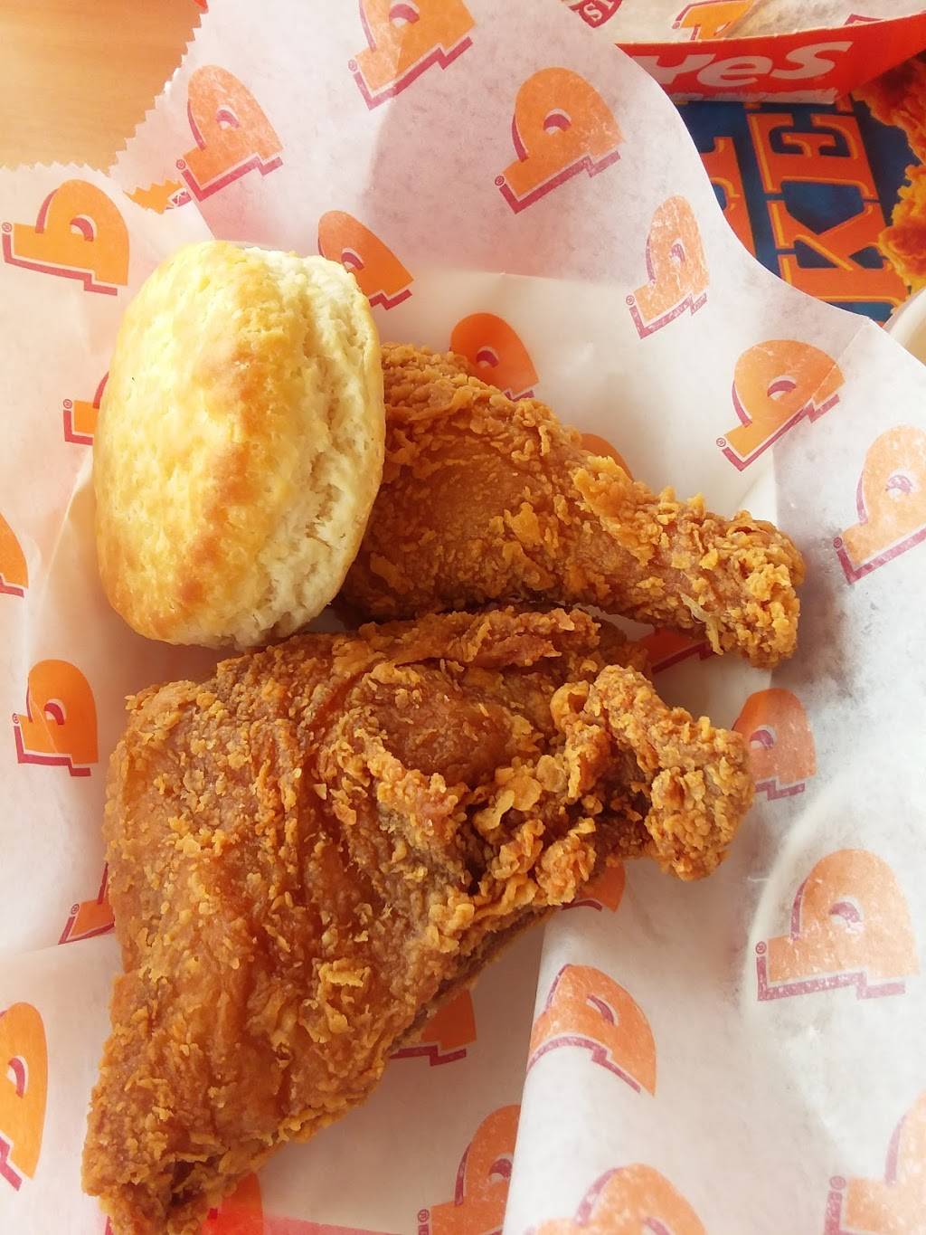 Popeyes Louisiana Kitchen | restaurant | 16989 Valley Blvd, Fontana, CA 92335, USA | 9098543774 OR +1 909-854-3774