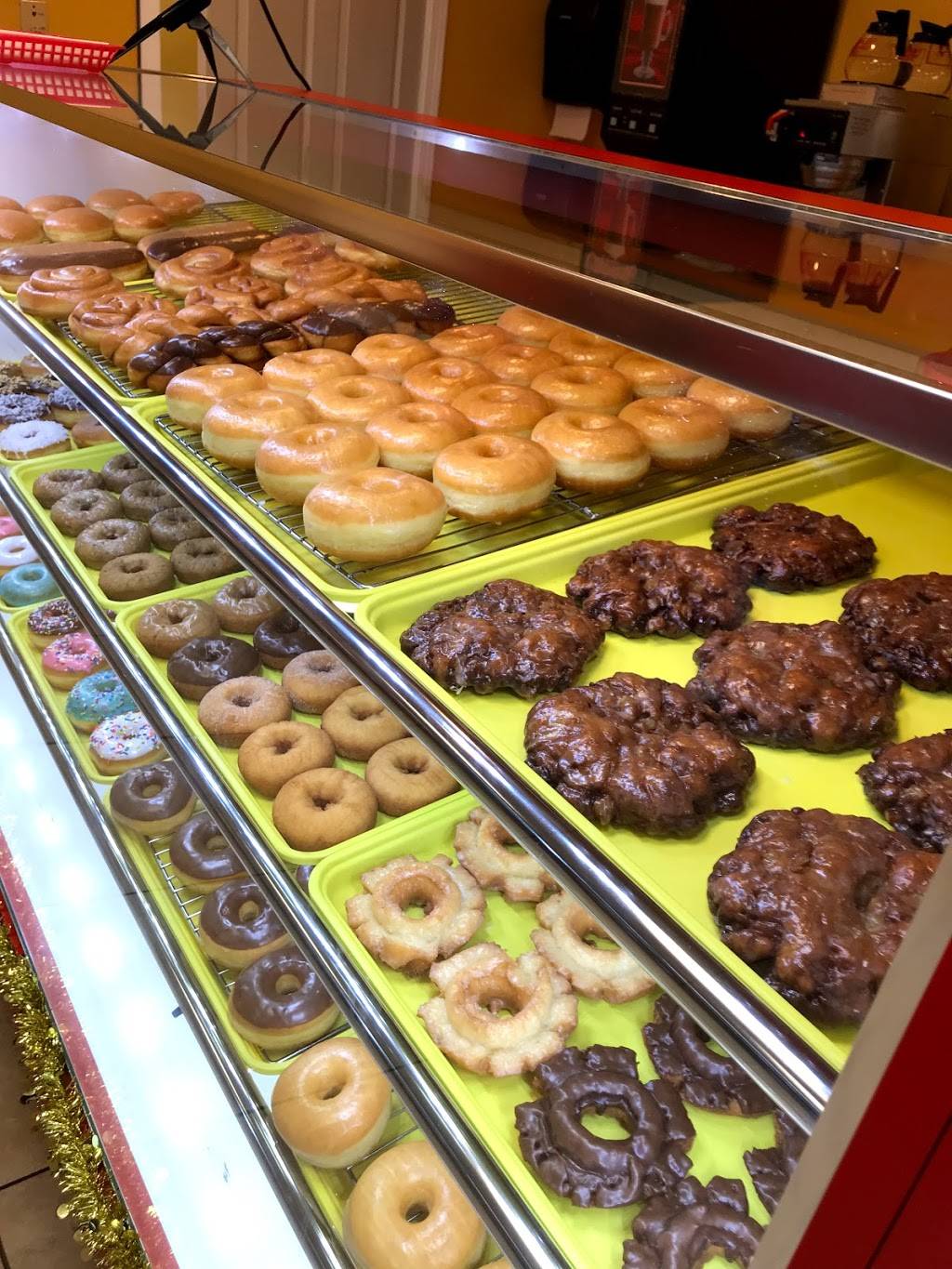 Snowflake donuts | restaurant | 7010 Woodridge Dr, Houston, TX 77087, USA | 8327425578 OR +1 832-742-5578