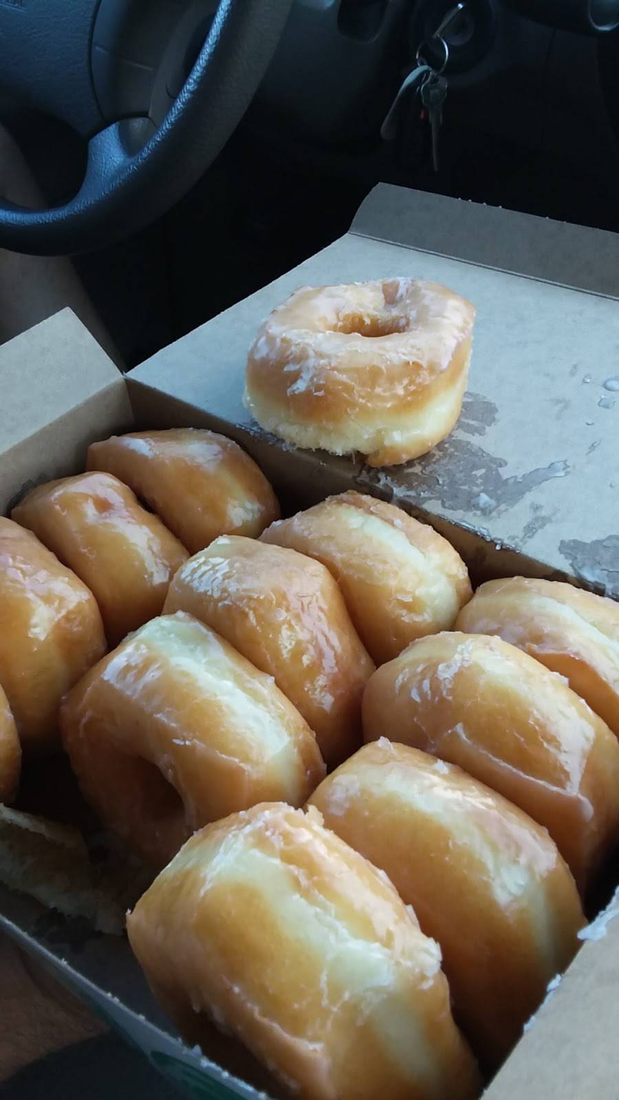 Southern Maid Donuts | bakery | 3161 N Market St, Shreveport, LA 71107, USA | 3184257011 OR +1 318-425-7011