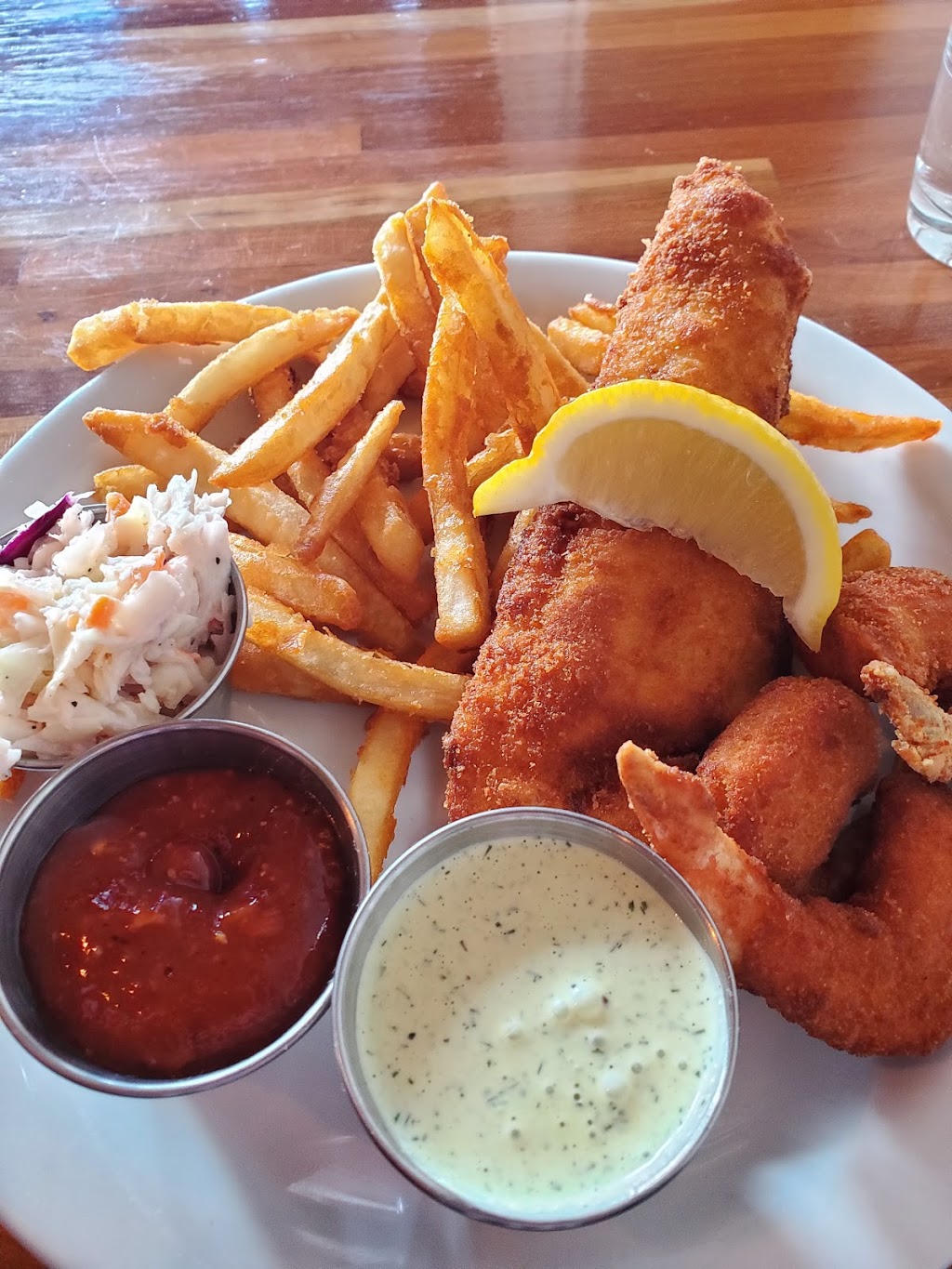The Fish Friar | restaurant | 239 E Genesee St, Syracuse, NY 13202, USA | 3154683474 OR +1 315-468-3474