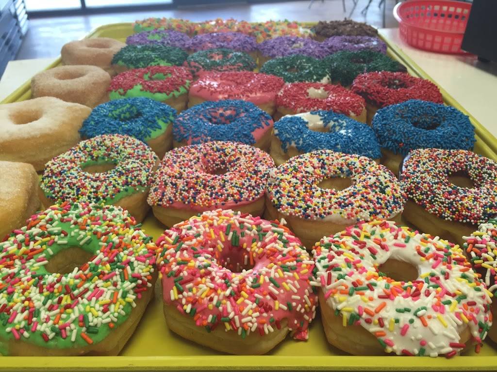 Mustang Donuts | restaurant | 1337 East hwy 152 #117, Mustang, OK 73064, USA | 4052610922 OR +1 405-261-0922