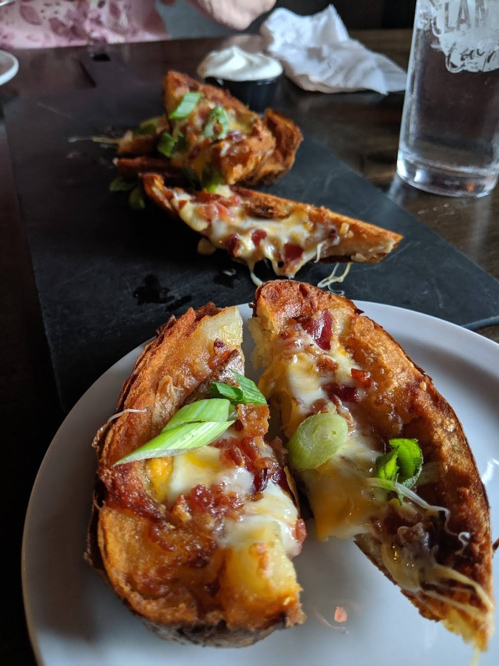 Ye Olde Squire | restaurant | 875 Main St W, Hamilton, ON L8S 4P9, Canada | 9055287822 OR +1 905-528-7822