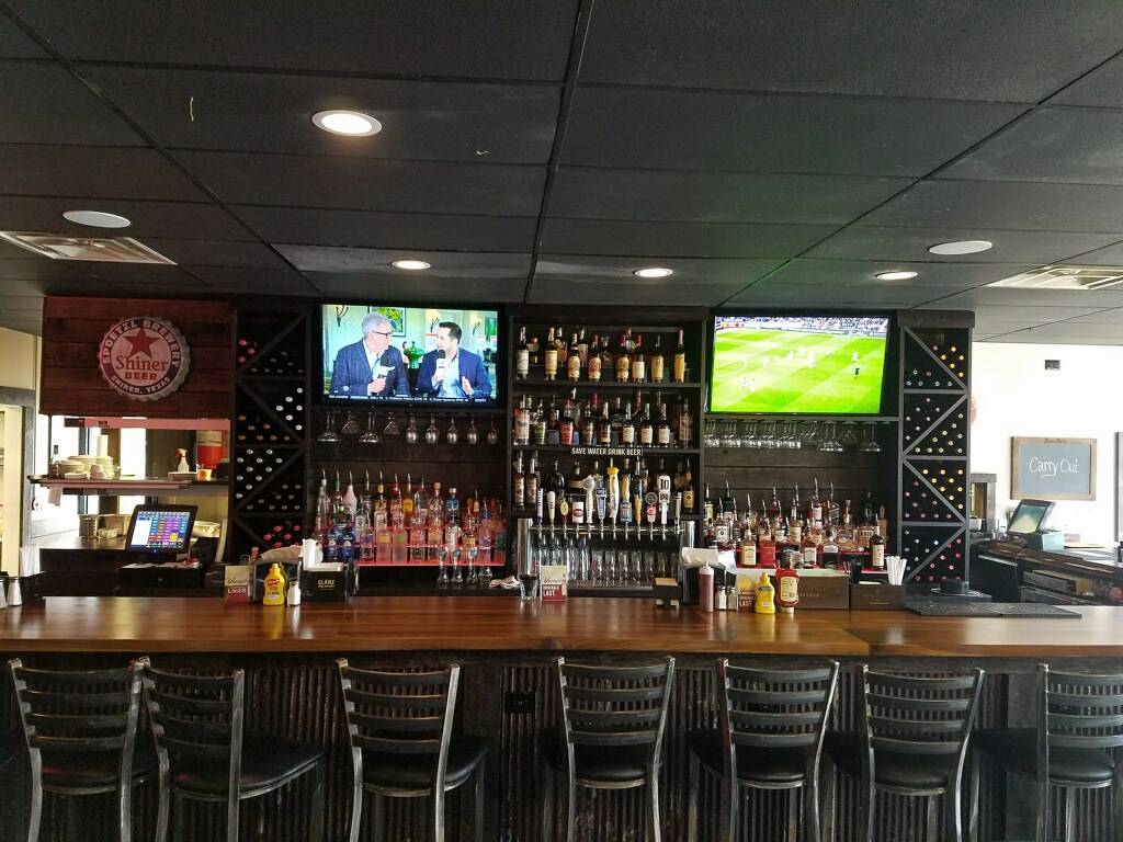 Checks BBQ & Blues | restaurant | 14049 Shelbyville Rd, Louisville, KY 40245, USA | 5022446868 OR +1 502-244-6868