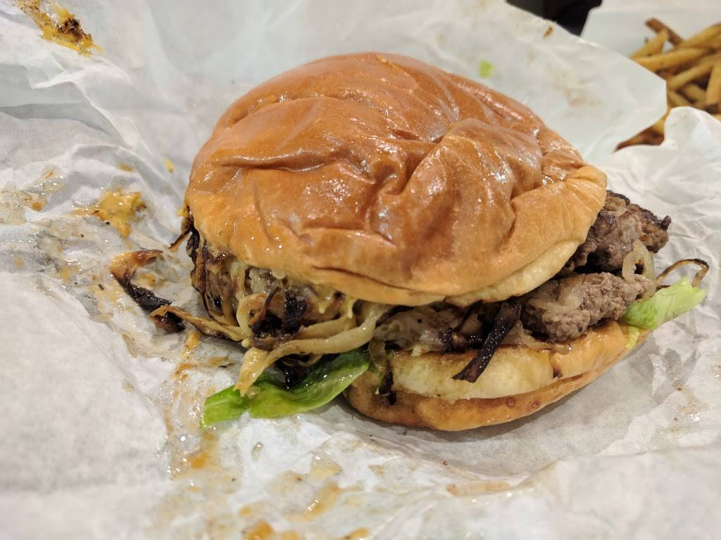 Tuckers Onion Burgers | restaurant | 2166 24th Ave NW, Norman, OK 73069, USA | 4055617373 OR +1 405-561-7373