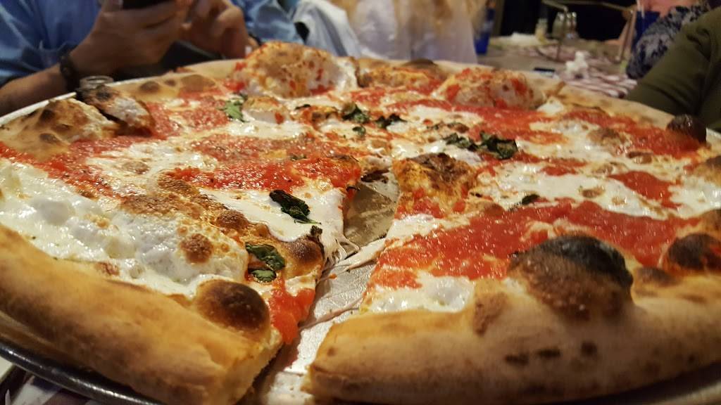 Salvatores Coal Oven Pizzeria | restaurant | 124 Shore Rd, Port Washington, NY 11050, USA | 5168838457 OR +1 516-883-8457