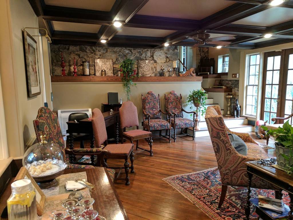 Redbook Restaurant | restaurant | 4486 Summit Point Rd, Charles Town, WV 25414, USA | 3047288858 OR +1 304-728-8858