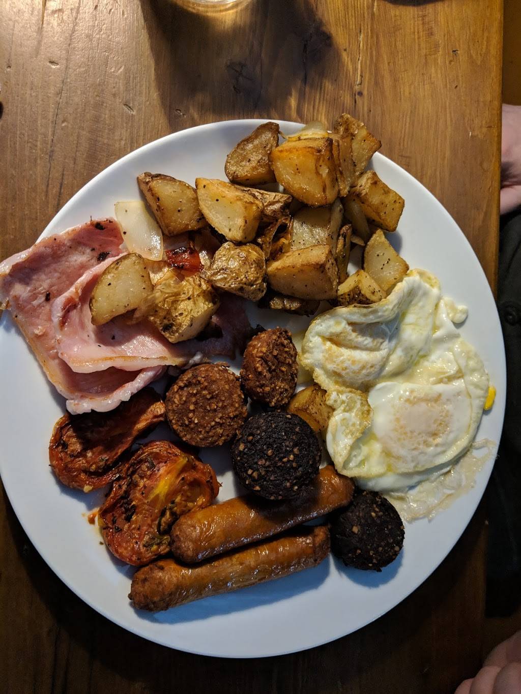 The Squealing Pig | restaurant | 1885 Centre St, West Roxbury, MA 02132, USA | 6174692624 OR +1 617-469-2624