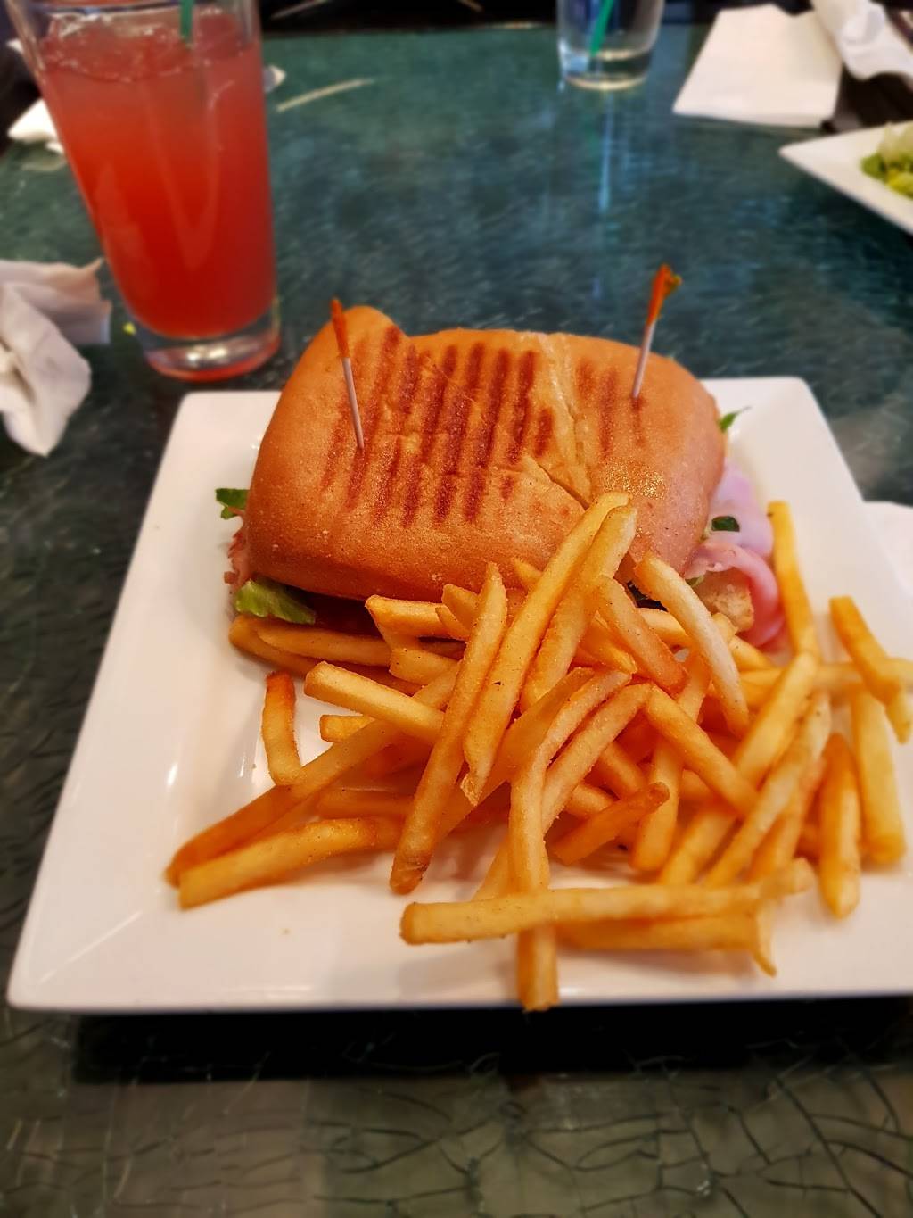 The District Bar and Grill | restaurant | 377 W Larned St, Detroit, MI 48226, USA | 3132858992 OR +1 313-285-8992