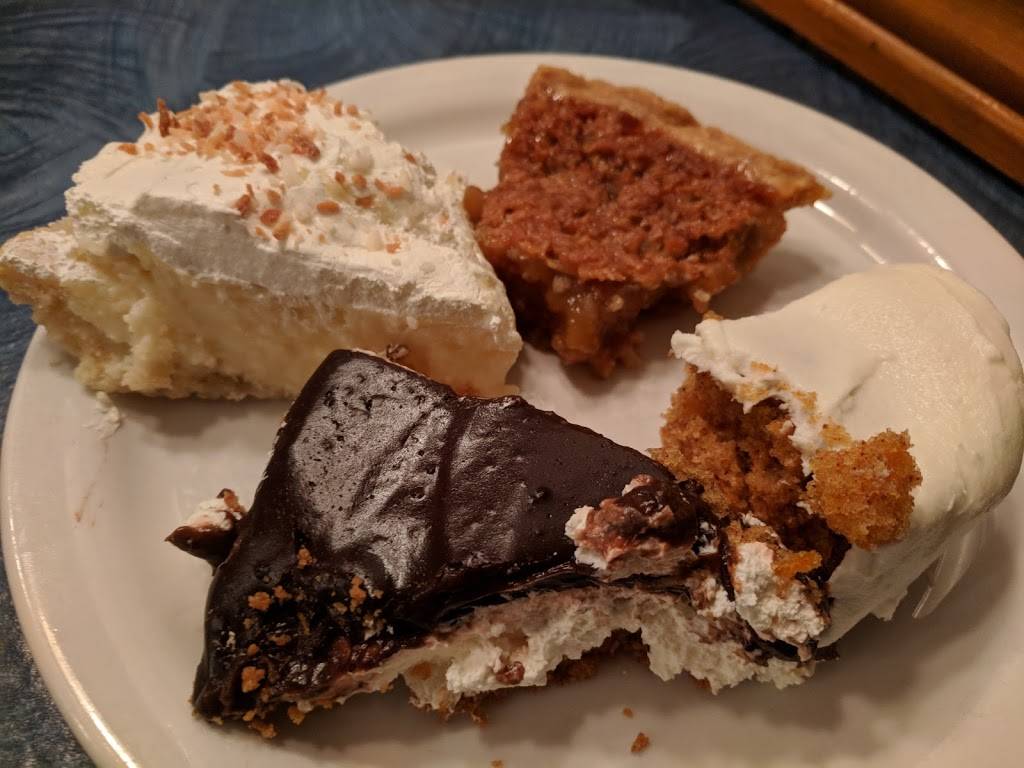 At the Crossroads Family Restaurant Ltd | restaurant | 384 Arthur St S, Elmira, ON N3B 2P6, Canada | 5196698117 OR +1 519-669-8117