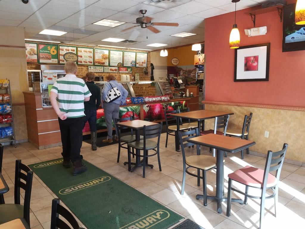 Subway | restaurant | 102 Elm St, Claremont, NH 03743, USA | 6035425895 OR +1 603-542-5895