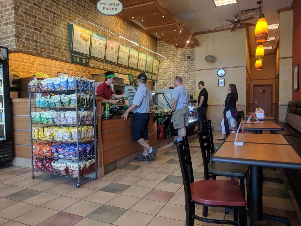 Subway | restaurant | Hunt Club Marketplace, 3987 Riverside Dr Unit #6, Ottawa, ON K1V 1C1, Canada | 6137369494 OR +1 613-736-9494