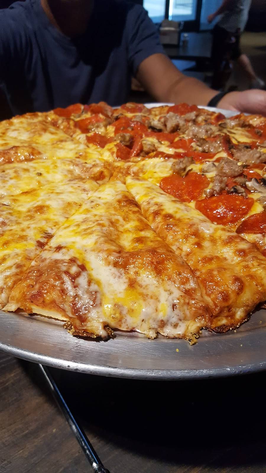 Me-n-Eds Pizza | restaurant | 3300 Buena Vista Rd c3, Bakersfield, CA 93311, USA | 6616647253 OR +1 661-664-7253