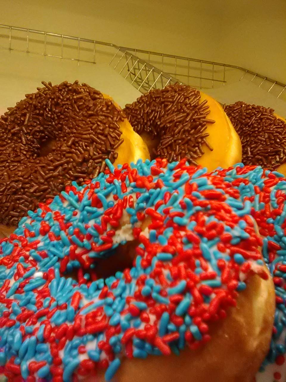 Honey Dew Donuts | bakery | 107 Franklin St, Westerly, RI 02891, USA | 4015963700 OR +1 401-596-3700