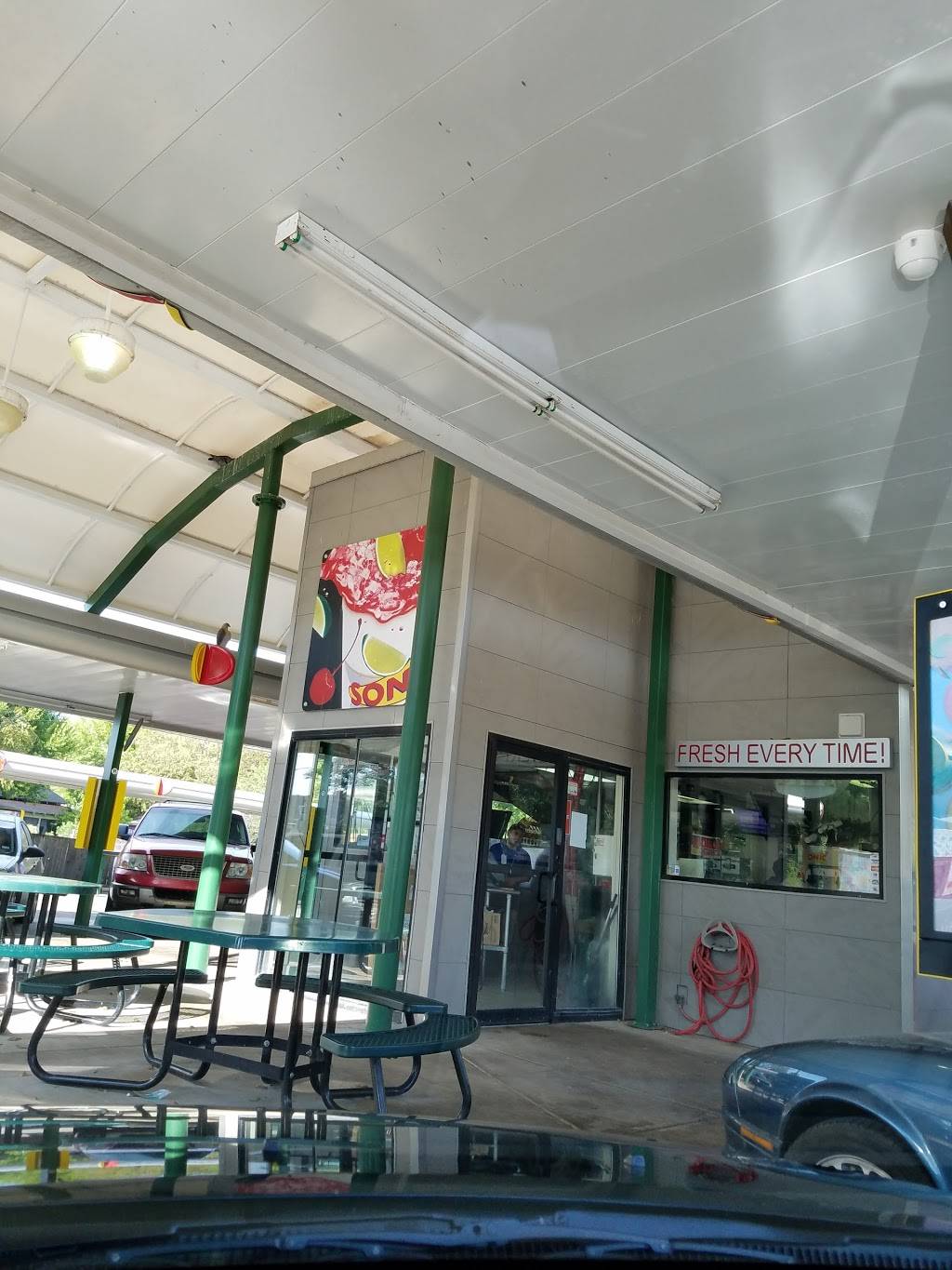 Sonic Drive-In | restaurant | 422 S Zarzamora St, San Antonio, TX 78207, USA | 2104310050 OR +1 210-431-0050