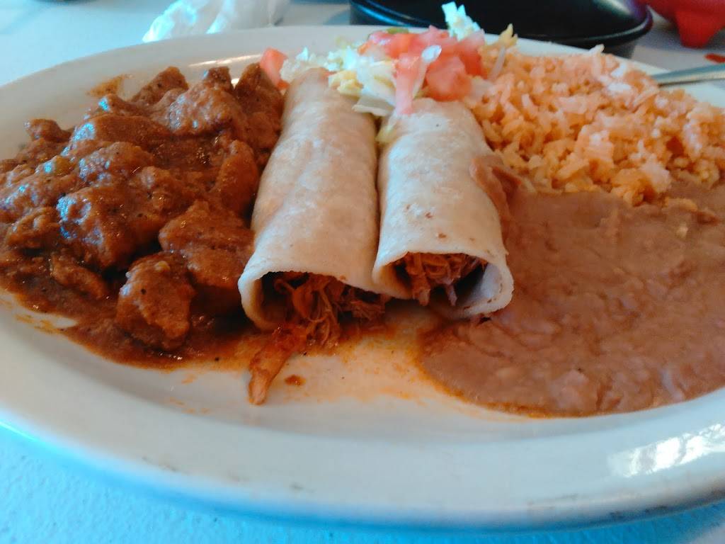 La Puntada Restaurant | restaurant | 117 Goliad Rd, San Antonio, TX 78223, USA | 2105339997 OR +1 210-533-9997