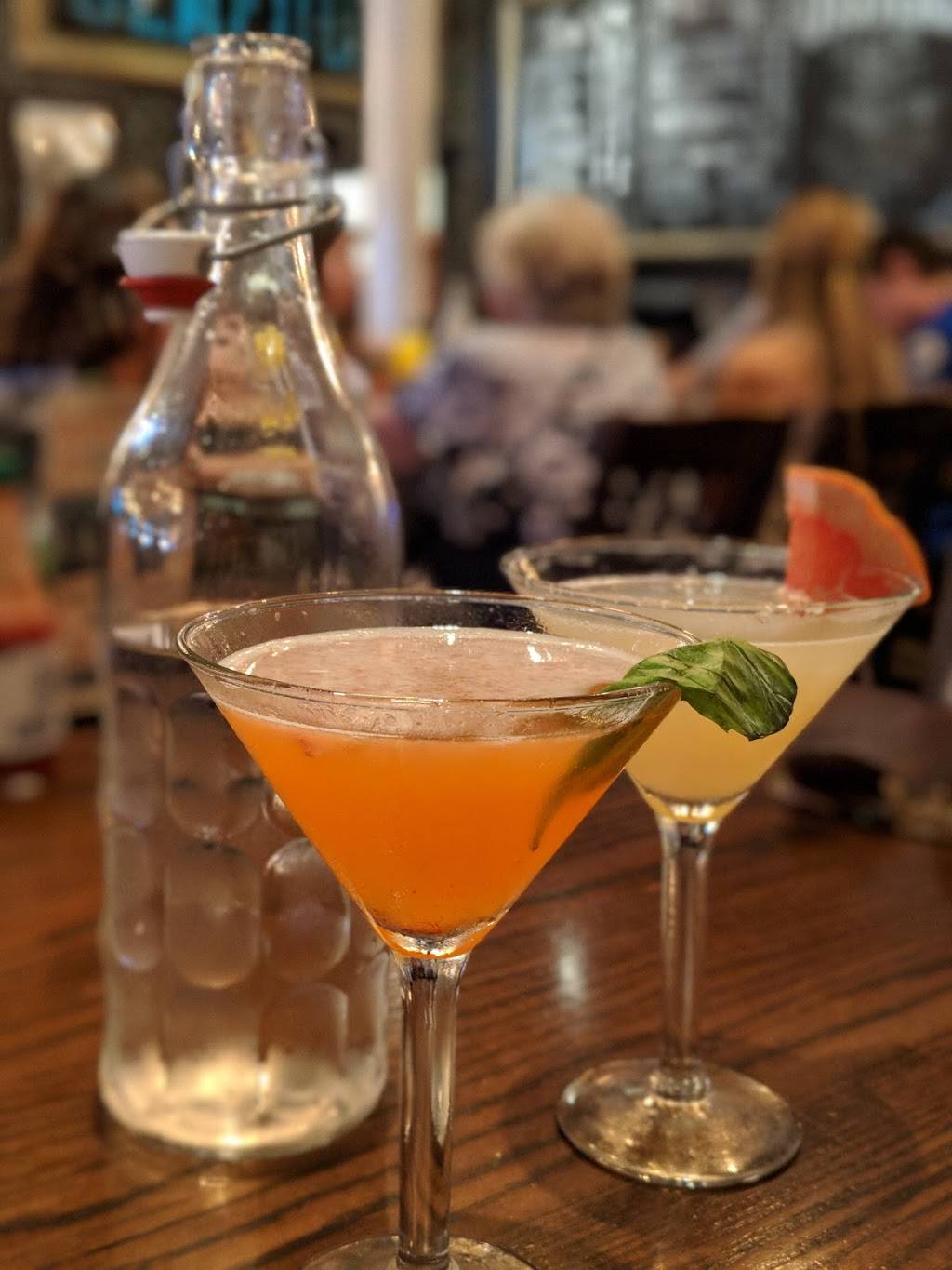 City Oyster | restaurant | 213 E Atlantic Ave, Delray Beach, FL 33444, USA | 5612720220 OR +1 561-272-0220