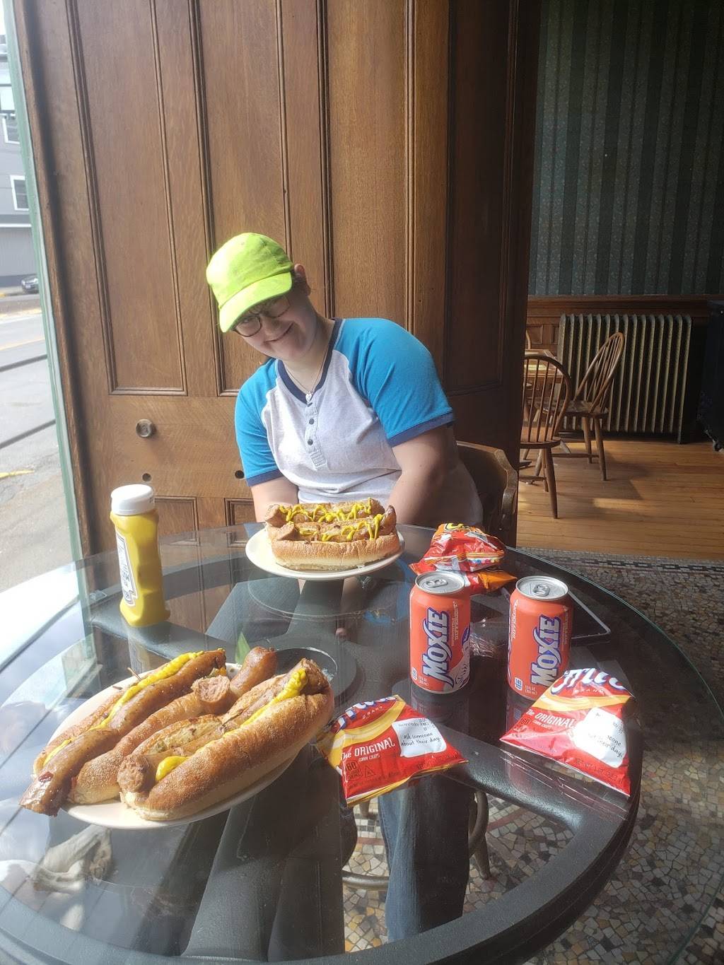 Charlies | restaurant | 118 E Main St, Dover-Foxcroft, ME 04426, USA | 2078028099 OR +1 207-802-8099