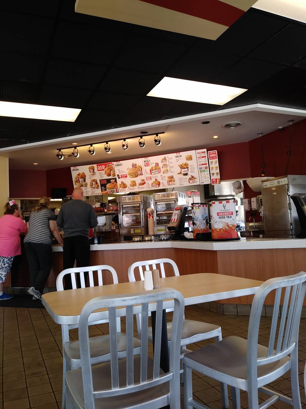 KFC | restaurant | 3150 S 6th St, Springfield, IL 62703, USA | 2175287343 OR +1 217-528-7343