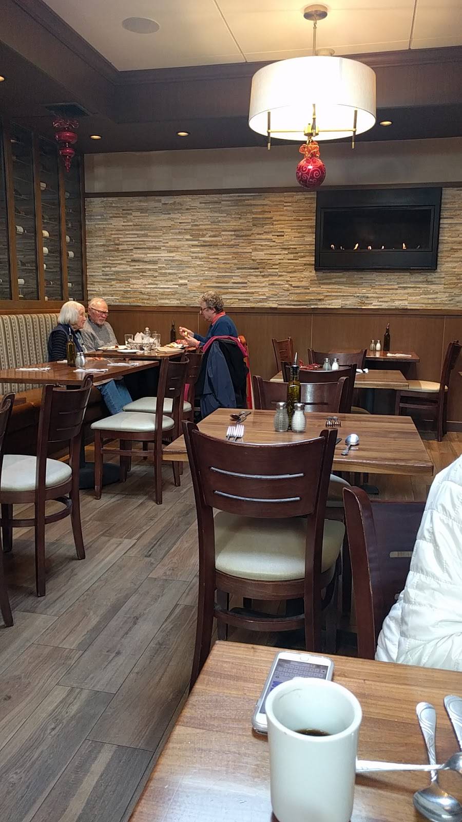 Francescos | restaurant | 29 John St, Babylon, NY 11702, USA | 6315871340 OR +1 631-587-1340