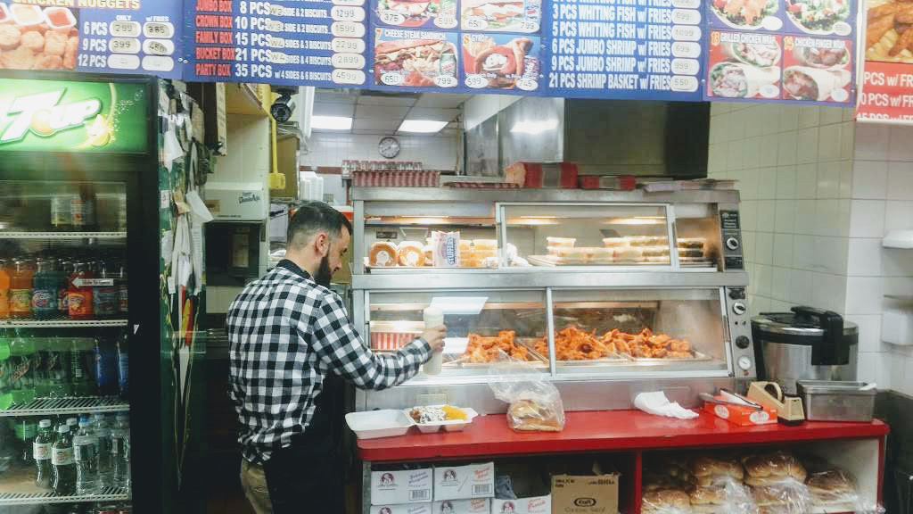 Crown fried chicken | restaurant | 255 S 60th St, Philadelphia, PA 19139, USA | 2679693946 OR +1 267-969-3946