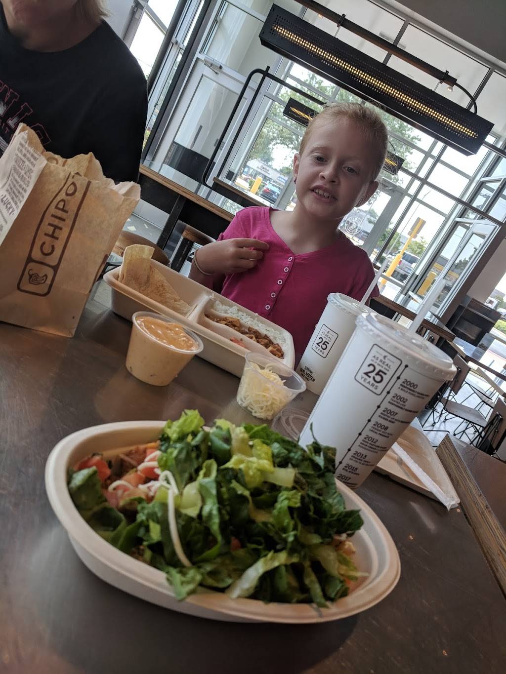 Chipotle Mexican Grill | restaurant | 2609 W Jefferson St, Joliet, IL 60435, USA | 8152800244 OR +1 815-280-0244