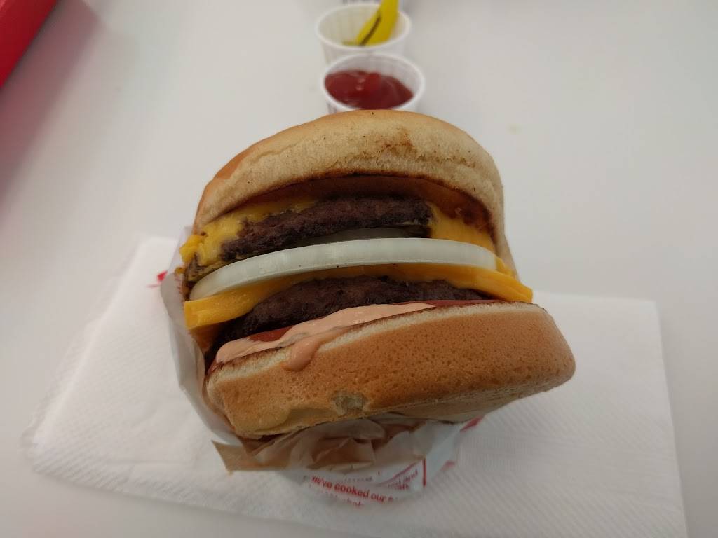 In-N-Out Burger | restaurant | 150 Town Center Blvd, Garland, TX 75040, USA | 8007861000 OR +1 800-786-1000