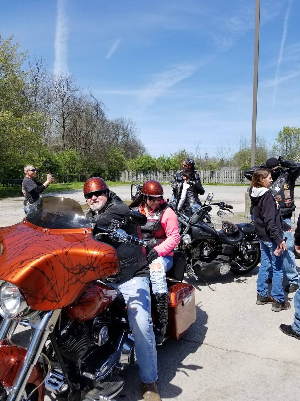 Dickys Hickory Pit | restaurant | 2216 Stop 30 Rd, Hendersonville, TN 37075, USA | 6158221520 OR +1 615-822-1520