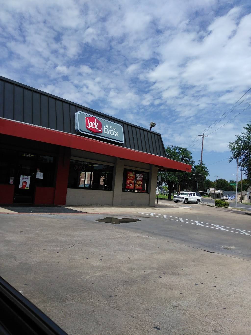 Jack in the Box | restaurant | 3209 E Belknap St, Fort Worth, TX 76111, USA | 8178312404 OR +1 817-831-2404