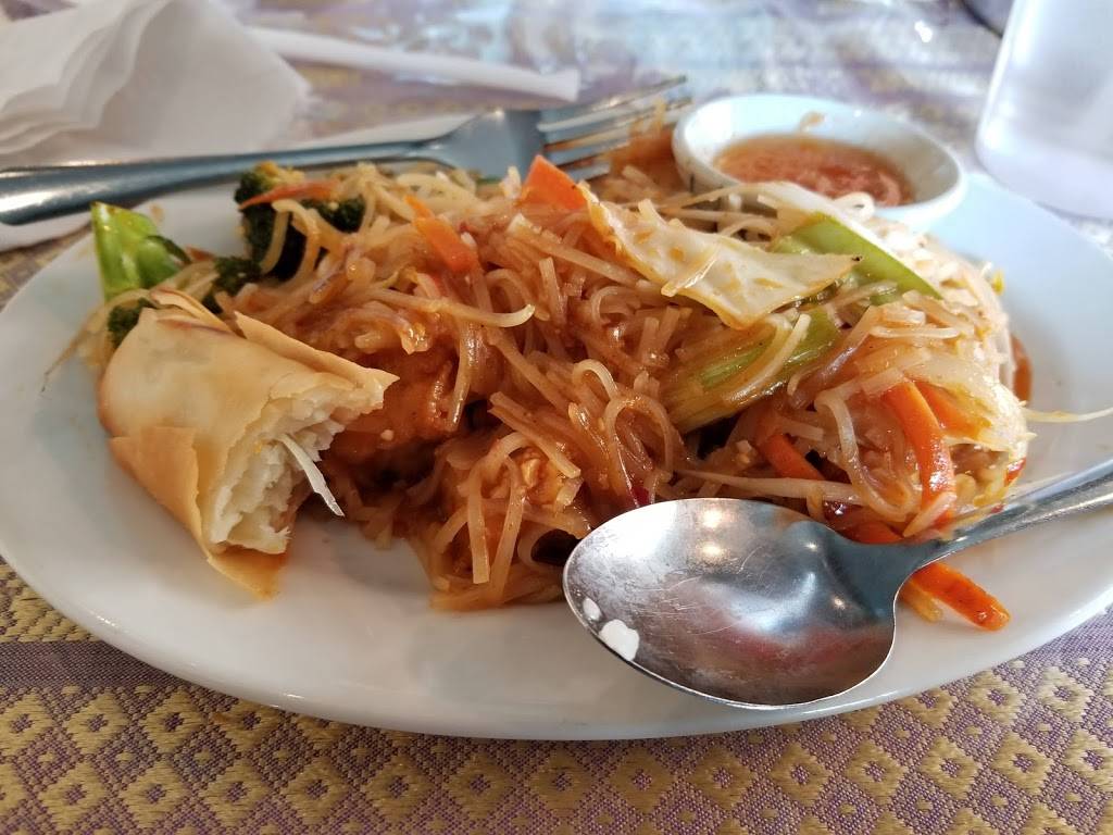 Thai Taste University | restaurant | 2025 E Arbors Dr # 230, Charlotte, NC 28262, USA | 7046889179 OR +1 704-688-9179