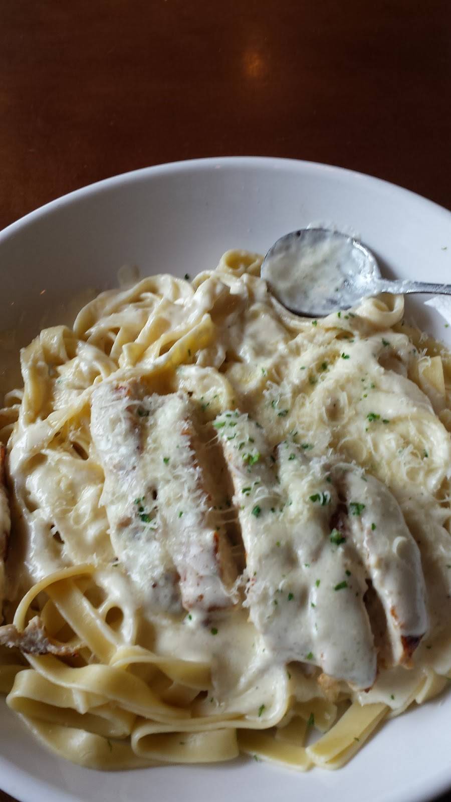 Olive Garden Italian Restaurant | meal takeaway | 3350 Dodge St, Dubuque, IA 52003, USA | 5635564121 OR +1 563-556-4121