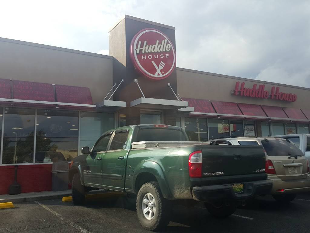 Huddle House | restaurant | 1830 Gunter Ave, Guntersville, AL 35976, USA | 2565828019 OR +1 256-582-8019