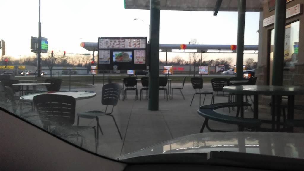 Sonic Drive-In | restaurant | 1751 16th Ave, Silvis, IL 61282, USA | 3097961464 OR +1 309-796-1464