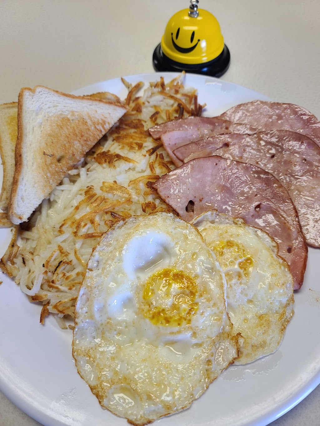 Mimis Diner | restaurant | 239 N Main St, Freeman, SD 57029, USA | 6059254454 OR +1 605-925-4454