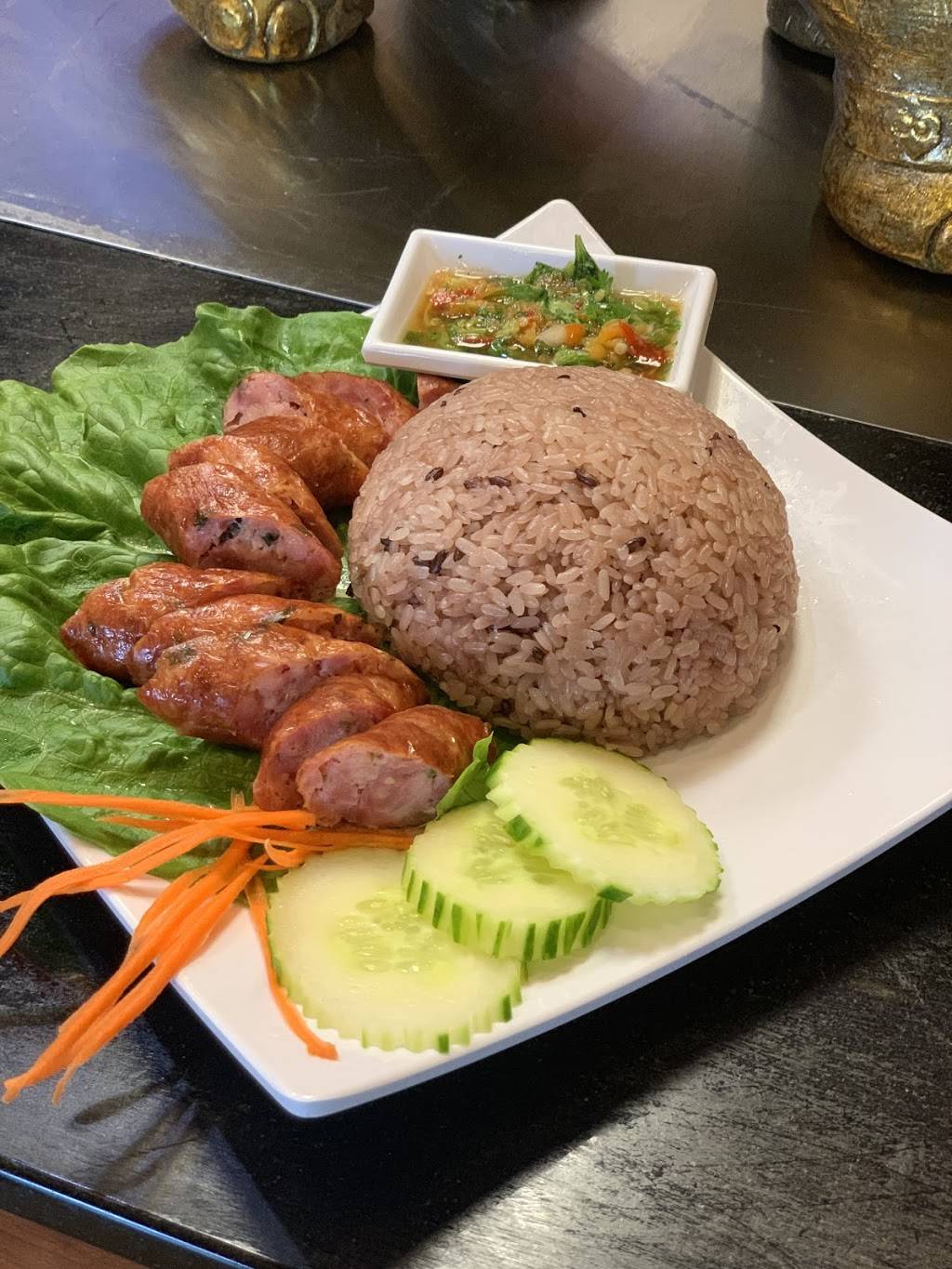 Wakais Asian Fusion | restaurant | 1600 Warren St #2, Mankato, MN 56001, USA | 5077206370 OR +1 507-720-6370