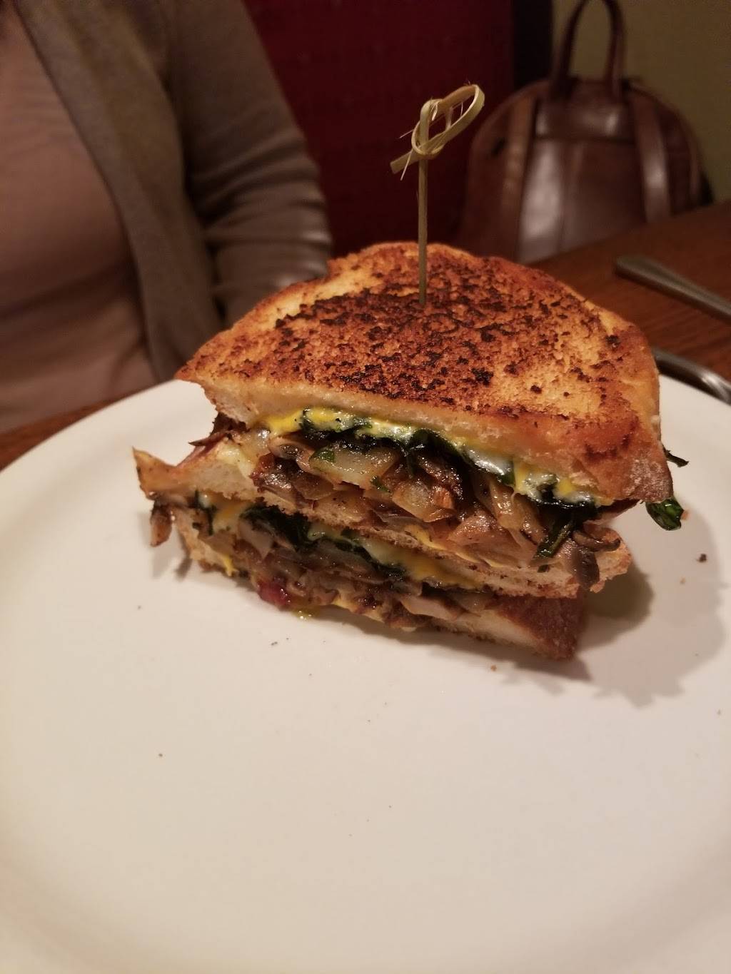 Flame Bar And Grill | restaurant | 501 E Walnut St, Carbondale, IL 62901, USA | 6183518242 OR +1 618-351-8242