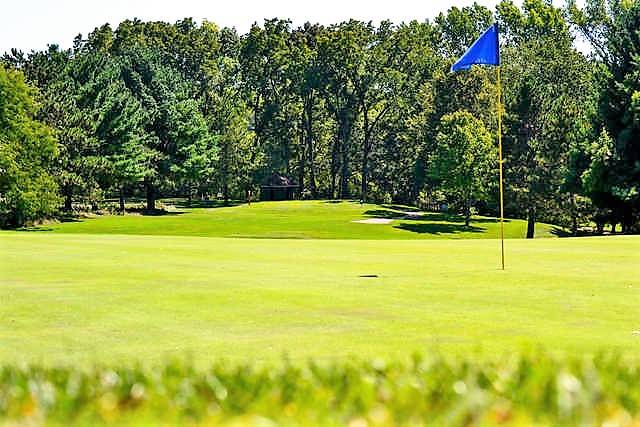 Johnson Park Golf Course | restaurant | 6200 Northwestern Ave, Racine, WI 53406, USA | 2626372840 OR +1 262-637-2840