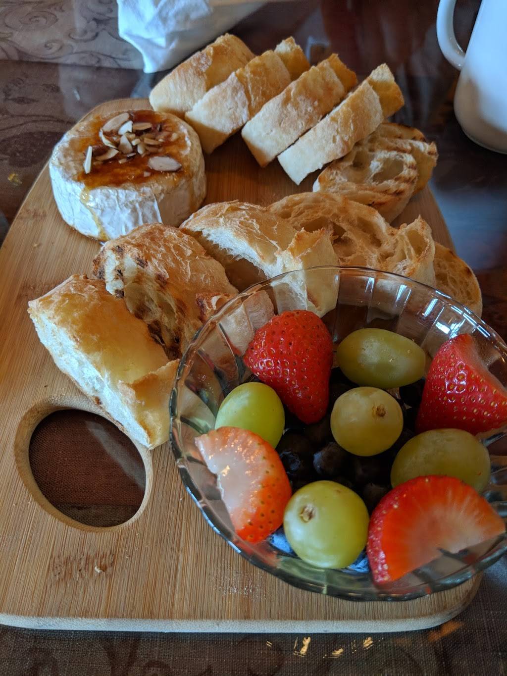 Riverside Farm Restaurant & Wine Market | restaurant | 291 Fairfield St, Oakland, ME 04963, USA | 2074654439 OR +1 207-465-4439