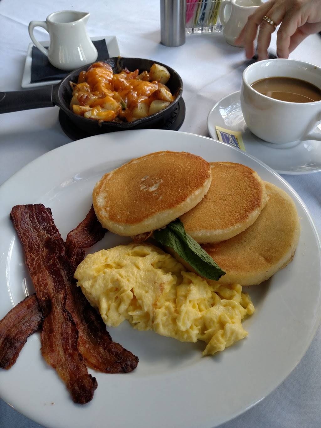 Flight Restaurant and Wine Bar | restaurant | 39 S Main St, Memphis, TN 38103, USA | 9015218005 OR +1 901-521-8005