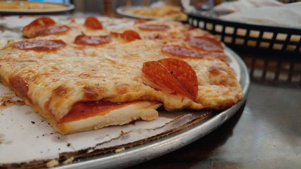 Village Pizza and Pub | restaurant | 2496 N Randall Rd, Dundee Township, IL 60118, USA | 8475511088 OR +1 847-551-1088