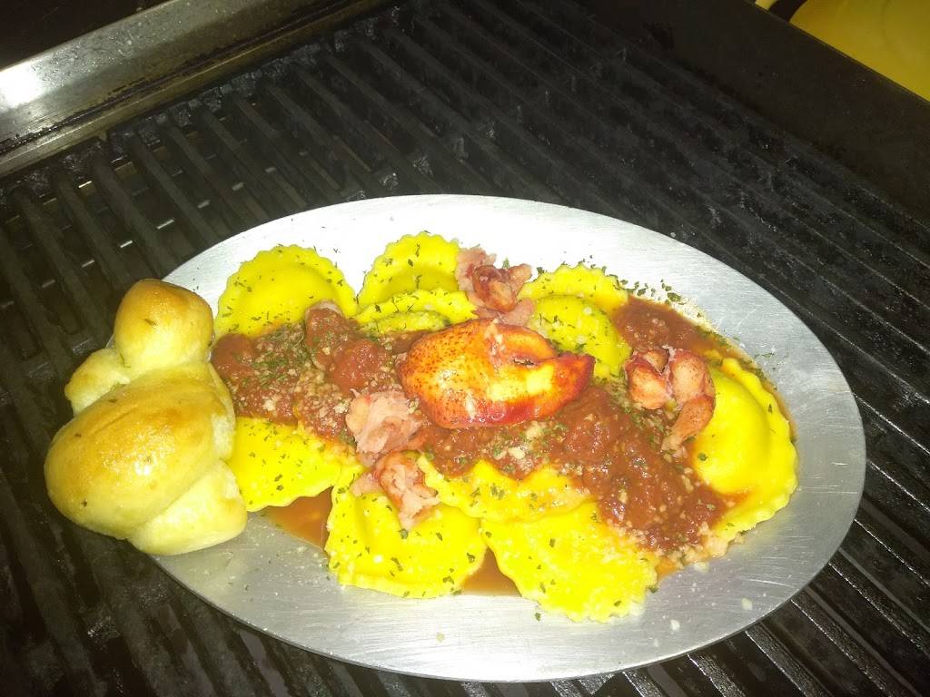 BGF Bobby Qs | restaurant | 447 N Main St, Freeport, NY 11520, USA | 5165444407 OR +1 516-544-4407