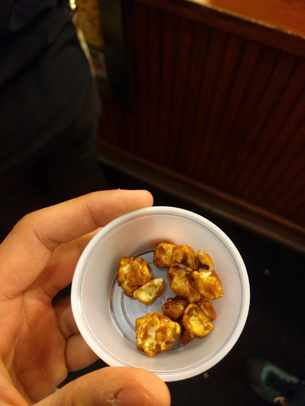 Garrett Popcorn Shops | meal takeaway | 600 E Grand Ave, Chicago, IL 60611, USA | 8884767267 OR +1 888-476-7267