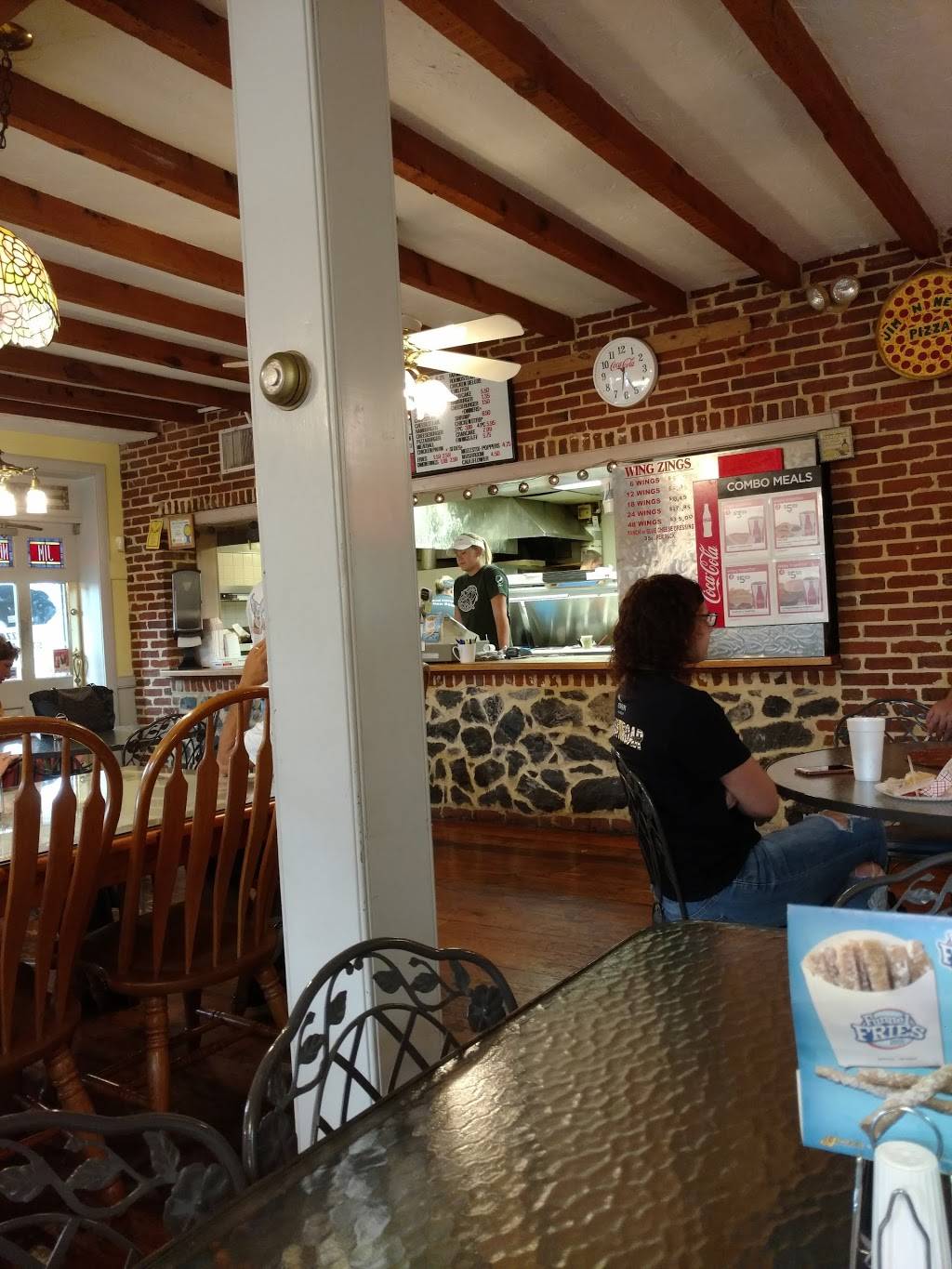 Jim & Nenas Pizzeria | restaurant | 3 S Main St, York New Salem, PA 17371, USA | 7177923078 OR +1 717-792-3078