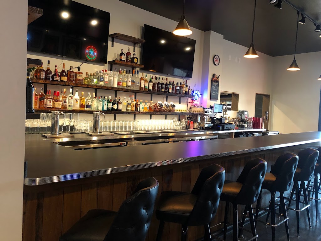 The Lounge at Pizzeria DiLauro | restaurant | 17800 Chillicothe Rd Suite 105, Chagrin Falls, OH 44023, USA | 4403843947 OR +1 440-384-3947