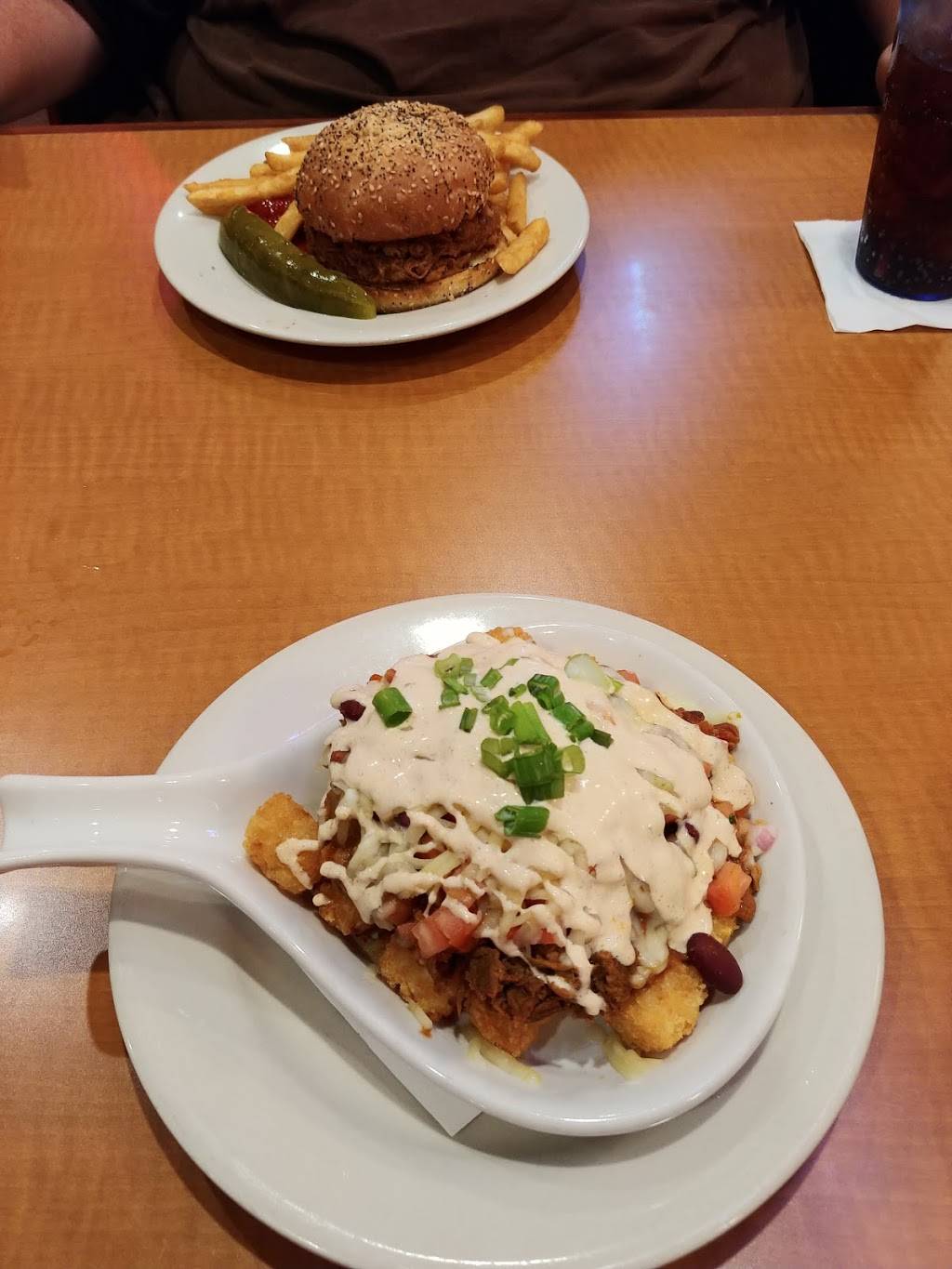 Damons Grill | restaurant | 1045 Eastside Dr, Wilmington, OH 45177, USA | 9373831400 OR +1 937-383-1400